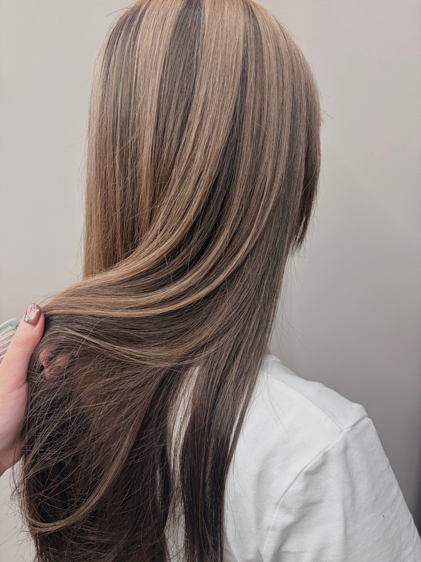 ロング カラー ベージュカラー ブリーチ デザインカラー ハイトーンカラー ヘアカラー 透明感カラー / HIBIKIのヘアスタイル