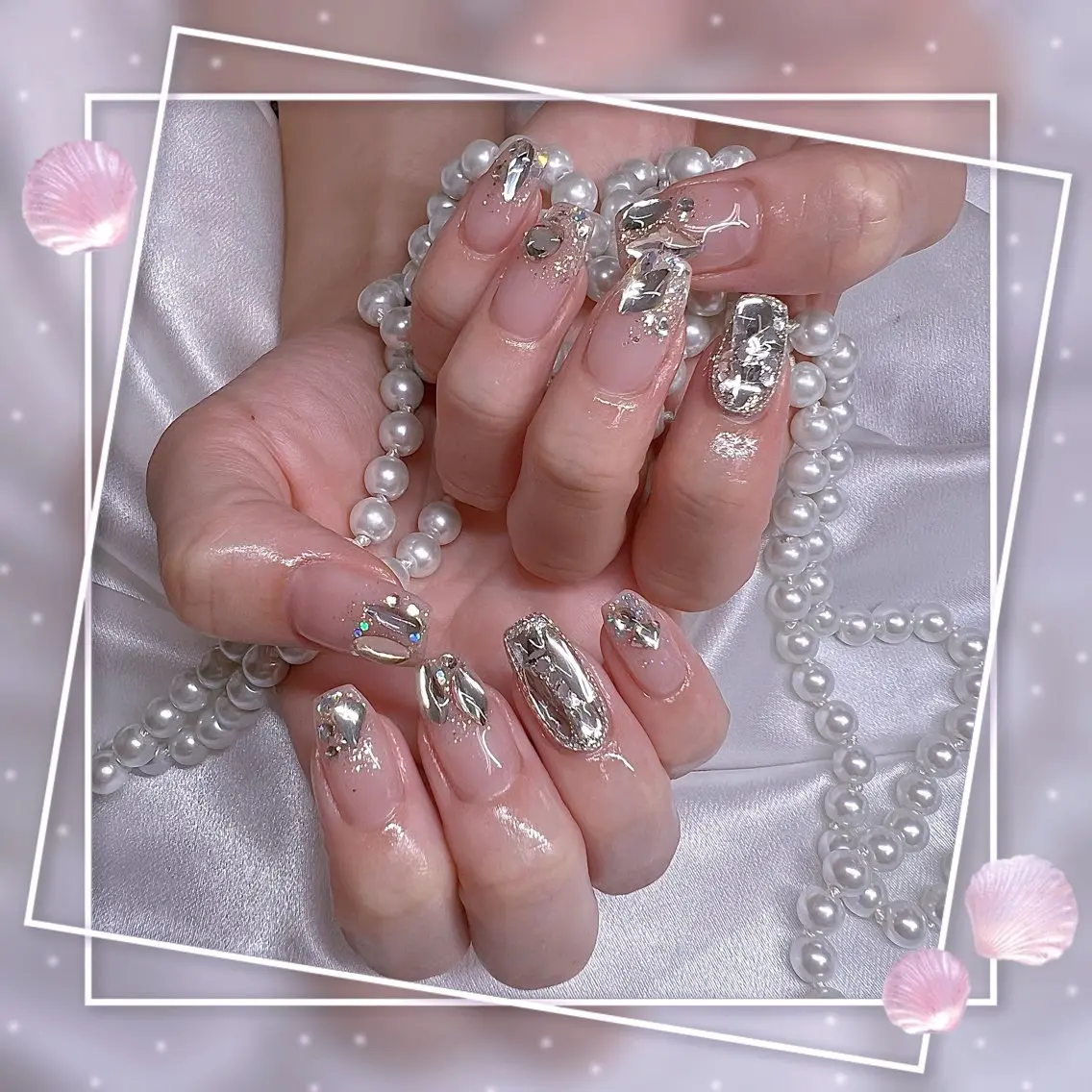ネイル フレンチネイル グラデーション キラキラネイル 韓国ネイル マグネットネイル ハンドネイル ハンドケア Chill Nailsalonのネイルデザイン