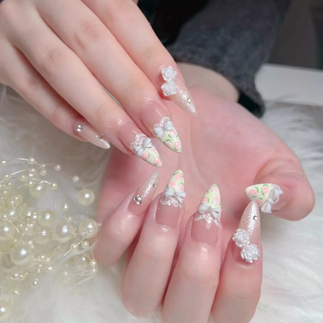 ネイル オーロラネイル クリアネイル 成人式 フラッシュネイル ジェルネイル ハンドネイル Amee Nail Salonのネイルデザイン
