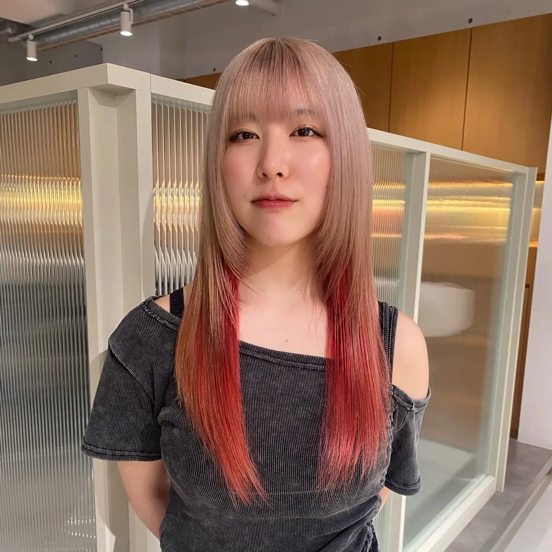 ロング カラー ブロンド レッドカラー ホワイトブロンド ヘアカラー ベージュ/暖色🧸 ハイトーン/ninaのヘアスタイル