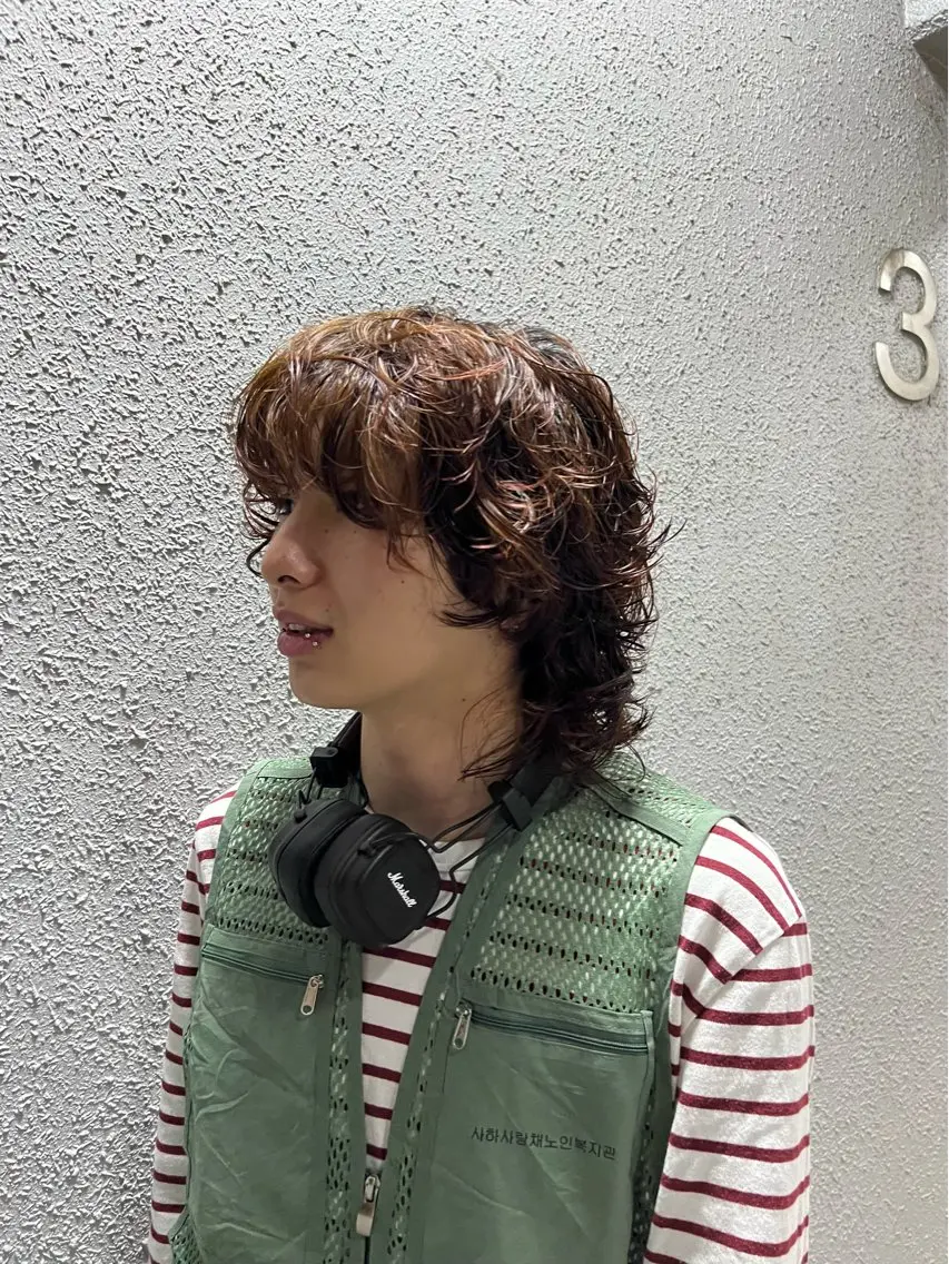 ミディアム カット ヘアカラー SHU｜レイヤー カット/パーマのヘアスタイル