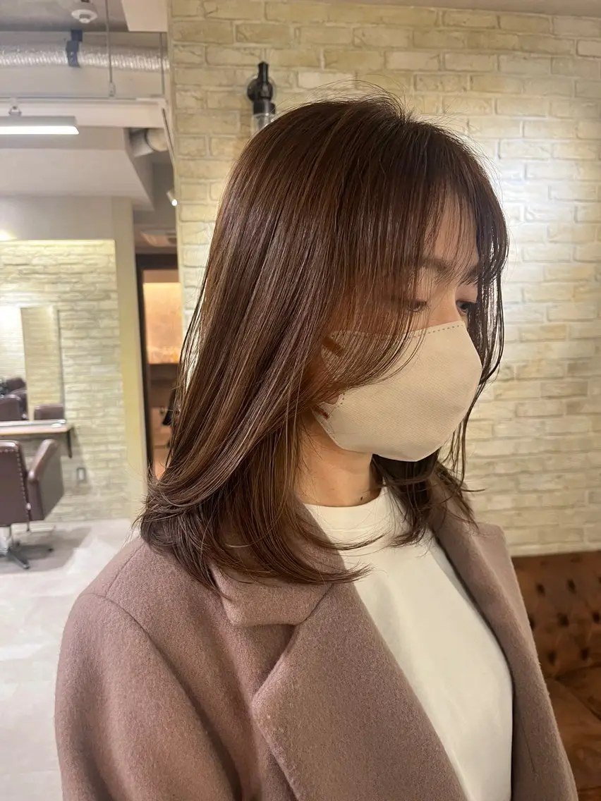ミディアム 河上 麻衣/白髪ぼかしのヘアスタイル