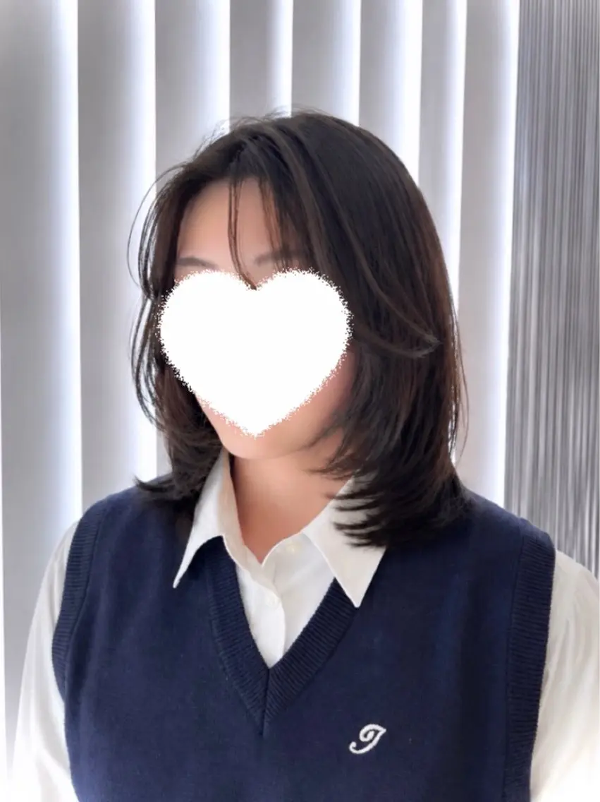 セミロング 顔まわりレイヤー 韓国風ヘア レイヤーカット 小顔カット Rinkaアレンジ/ 顔まわり/縮毛矯正のヘアスタイル