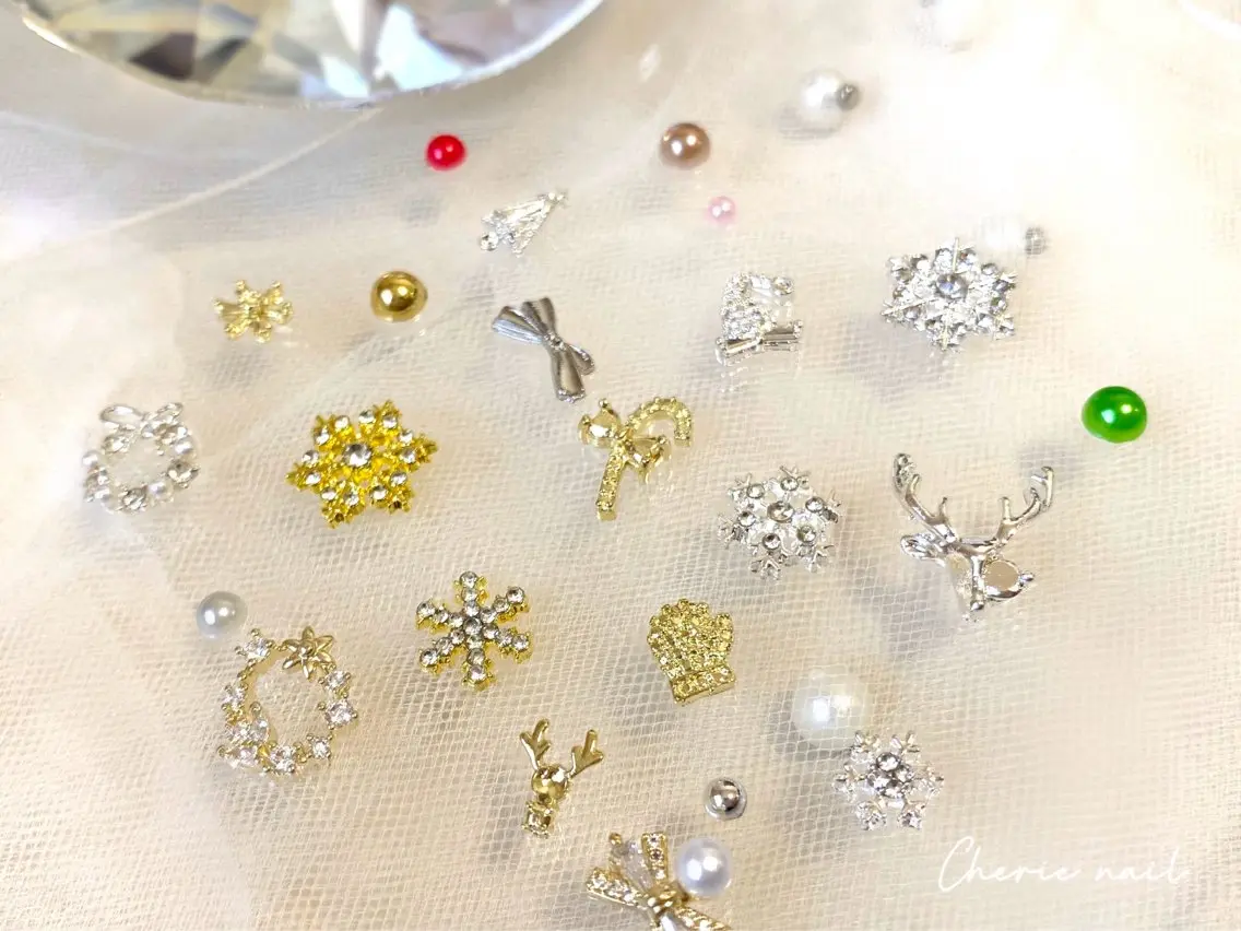 ネイル アートネイル ジェルネイル リボン 冬ネイル クリスマス ハンドネイル Cherienail yunaのネイルデザイン