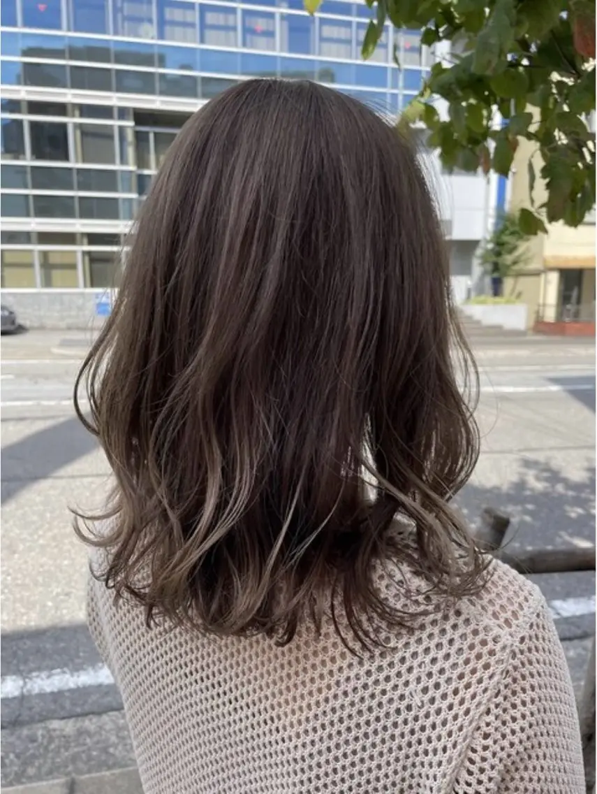 ミディアム カラー 貴島 由捺のヘアスタイル