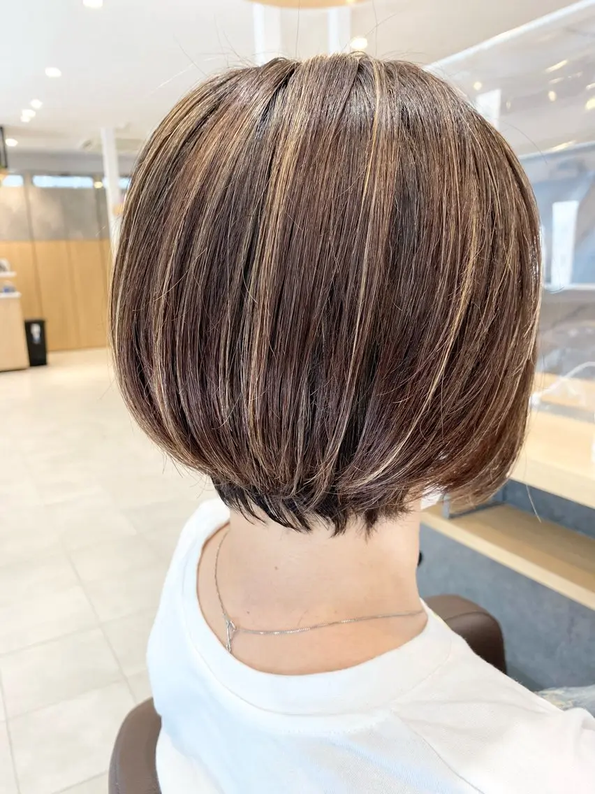 ショート カラー ハイライトカラー ハイライト カット ヘアカラー トリートメント ヘアセット アース 新越谷店💇‍♀️のヘアスタイル