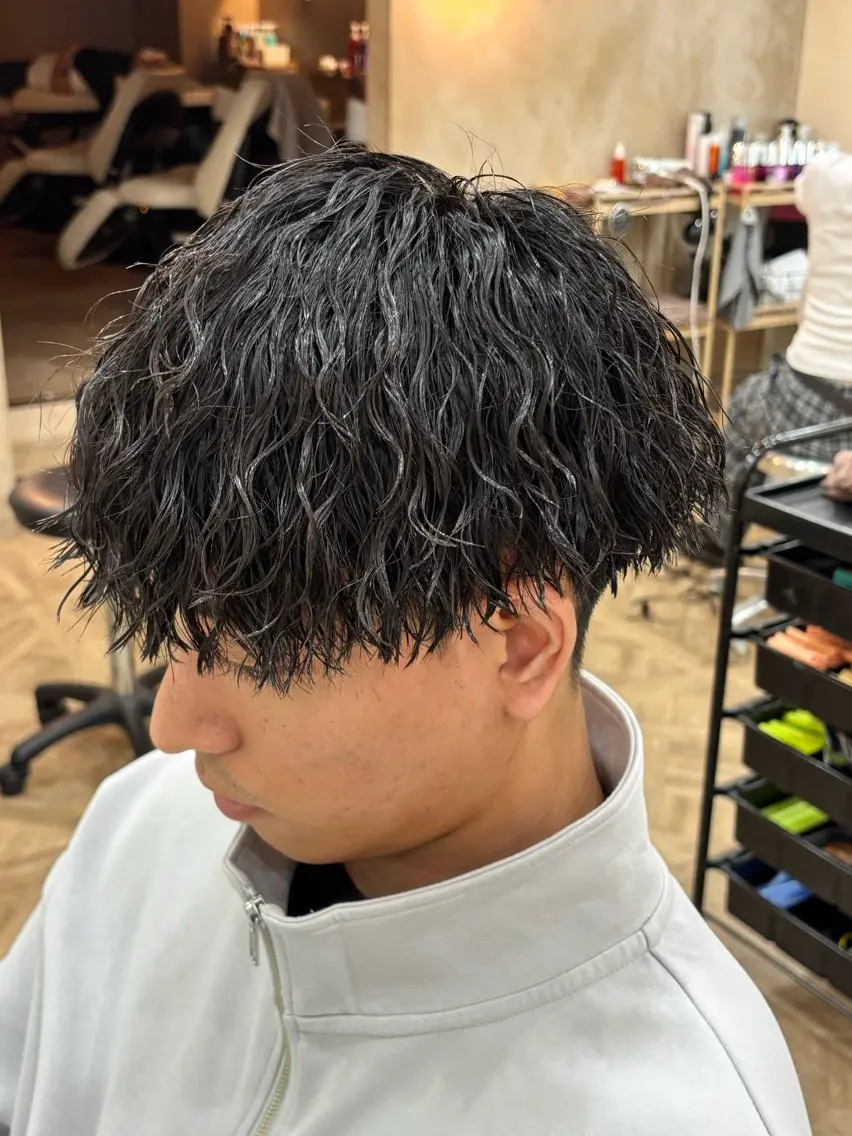ショート パーマ メンズ カット パーマ トリートメント パーマ職人DAIKI ツイスパ/波巻きのヘアスタイル