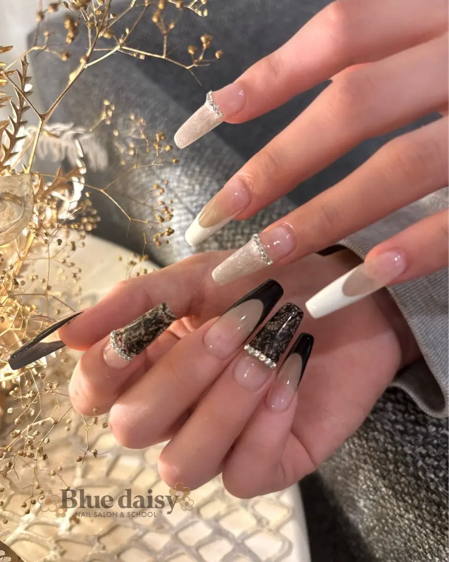 ネイル フレンチネイル ジェルネイル レース マグネットネイル 持ち込み ハンドネイル Blue daisy 栄本店のネイルデザイン