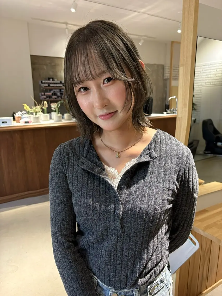 ショート カット ヘアカラー Yui⭐️ 透け感カラーのヘアスタイル