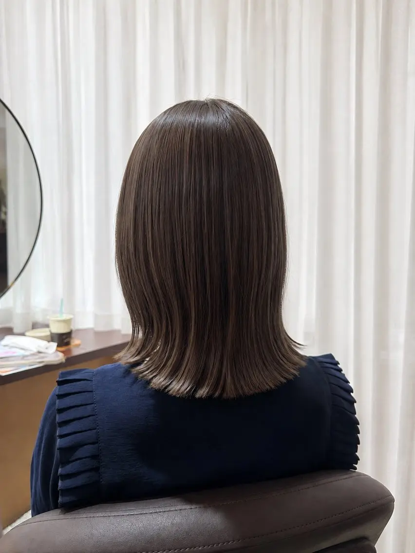 ミディアム アッシュ アッシュブラウン ボブ 外ハネヘア カット ヘアカラー 【YOKE】　西田 乃那のヘアスタイル
