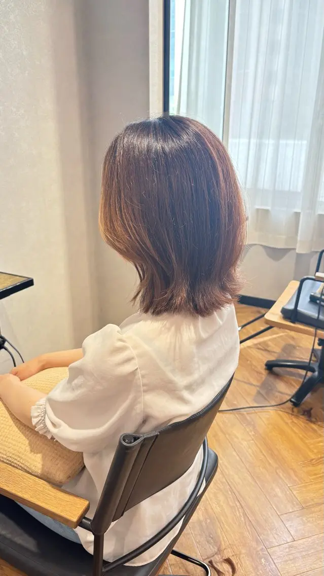 ミディアム ボブレイヤー ボブ くびれヘア くびれレイヤー レイヤーカット カット Anju／ 小顔カットのヘアスタイル