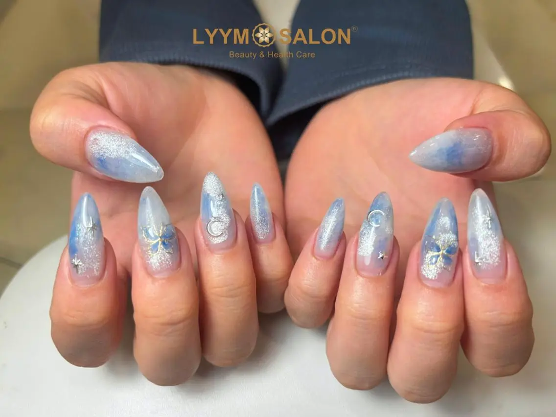 ネイル ブルー キラキラネイル 韓国ネイル マグネットネイル ニュアンスネイル ハンドネイル ハンドケア LYYM Salon Miraのネイルデザイン