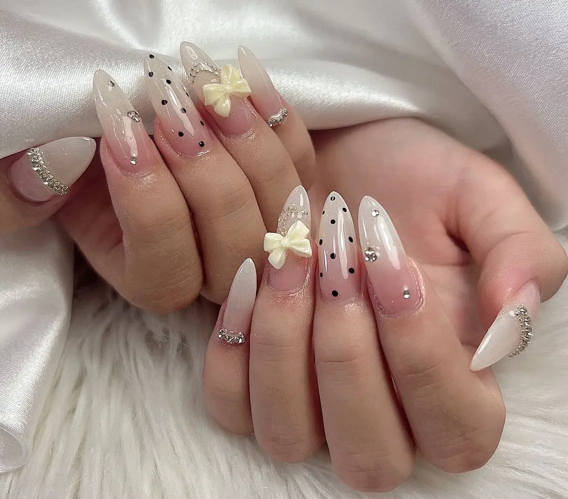 ネイル チークネイル 長さ出し フラッシュネイル フットネイル フレンチネイル Aina nail salonのネイルデザイン