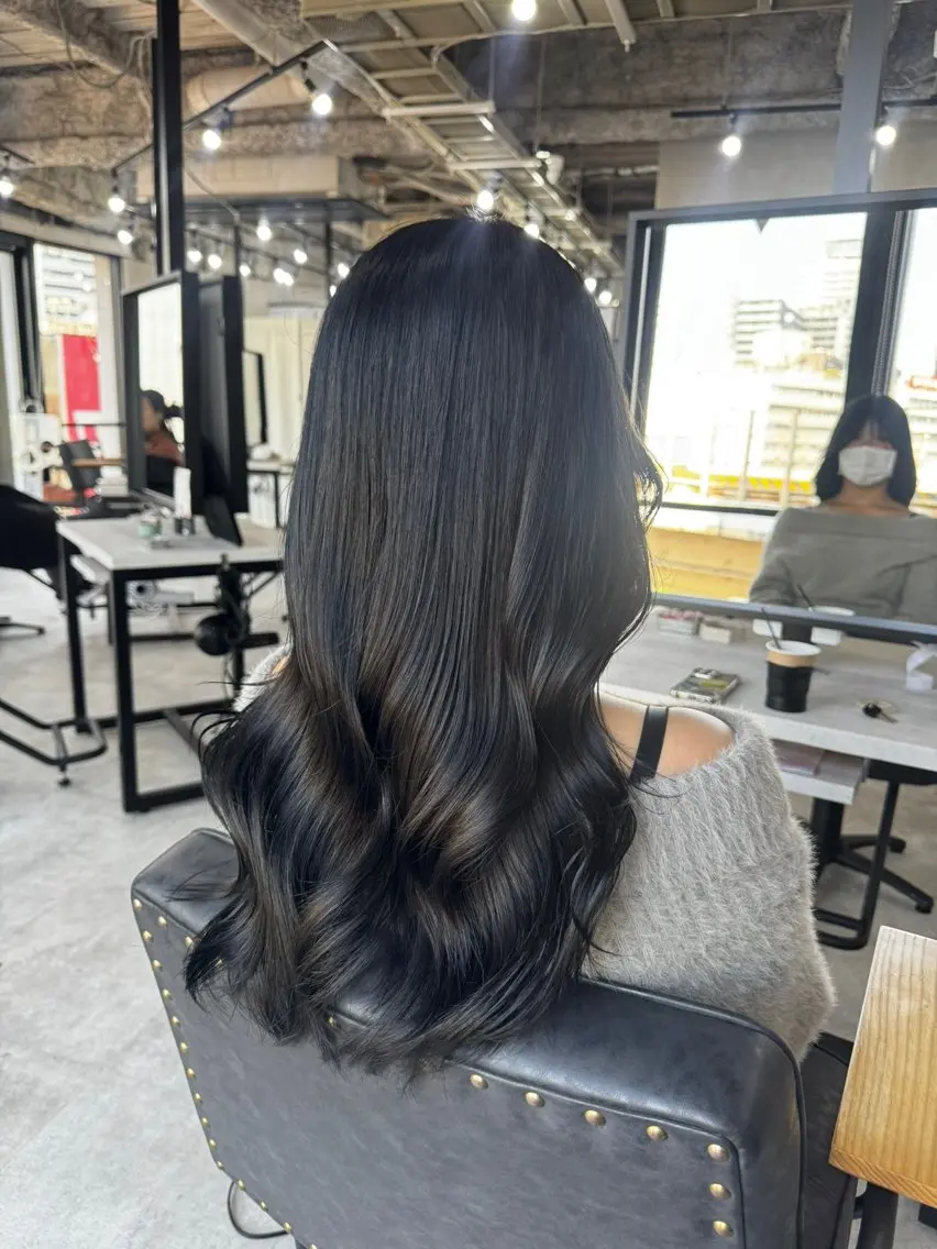 ロング カラー アッシュ アッシュブラウン ベージュカラー 黒髪 ブリーチ カット ヘアカラー トリートメント 赤み無し柔らかカラー 【梅田】madokaのヘアスタイル