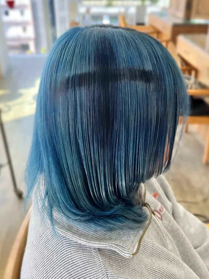 ミディアム カラー ブルーカラー デザインカラー 派手髪デザインカラー ヒロカのヘアスタイル