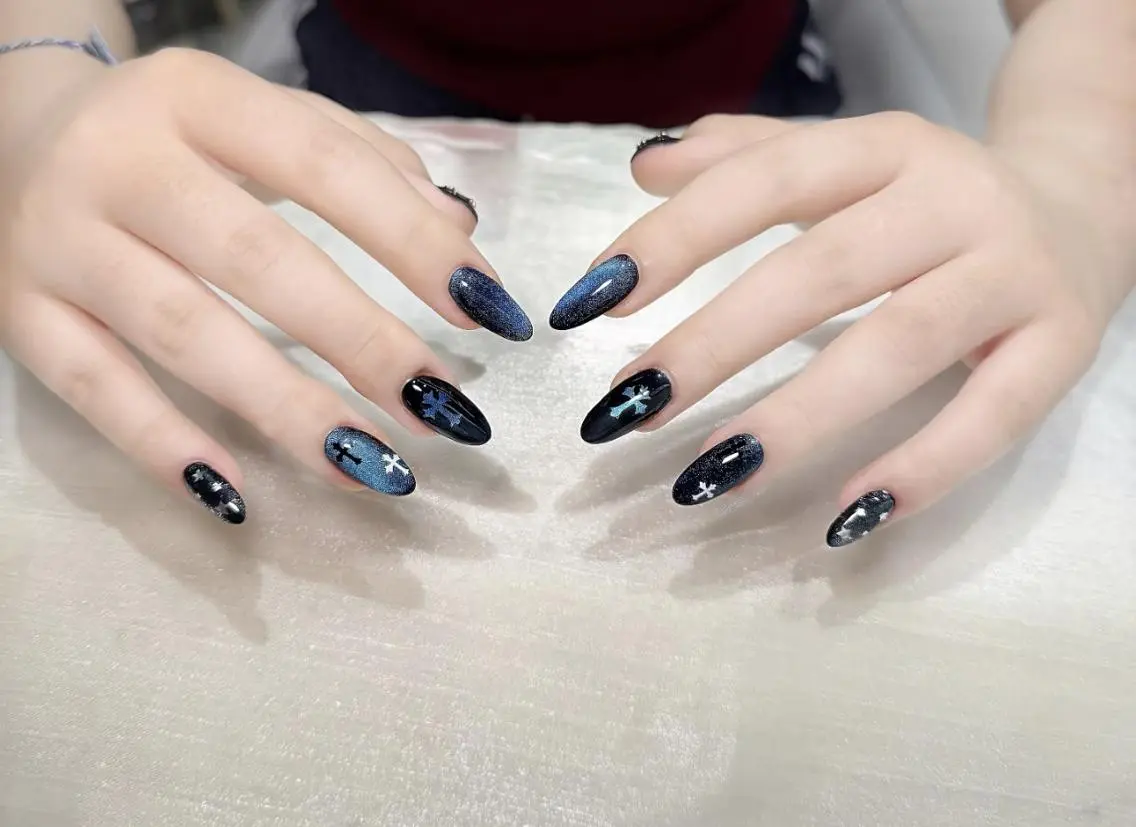 ネイル オーロラネイル チークネイル 長さ出し フットネイル フレンチネイル Kara🌻マツエク &Nailサロン💛のネイルデザイン