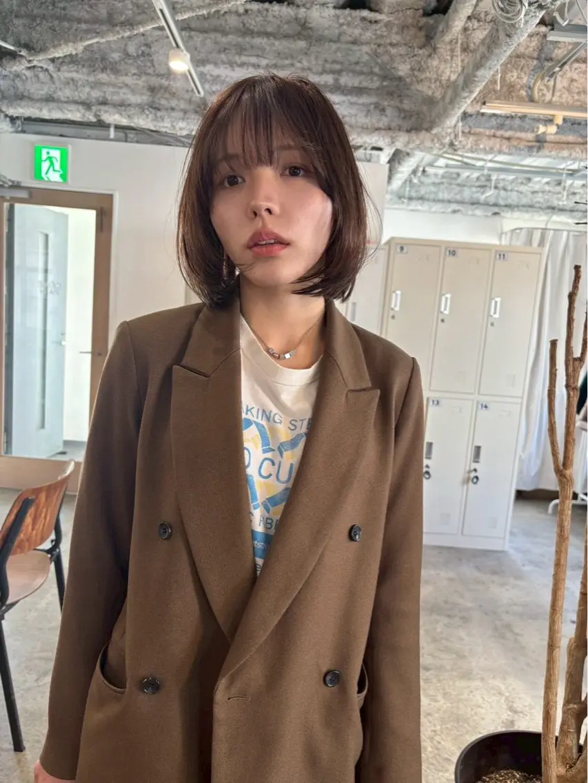 ミディアム カラー ミディアムパーマ アッシュ バレイヤージュ ベージュカラー ブリーチ カット ヘアカラー CEINE loqのヘアスタイル