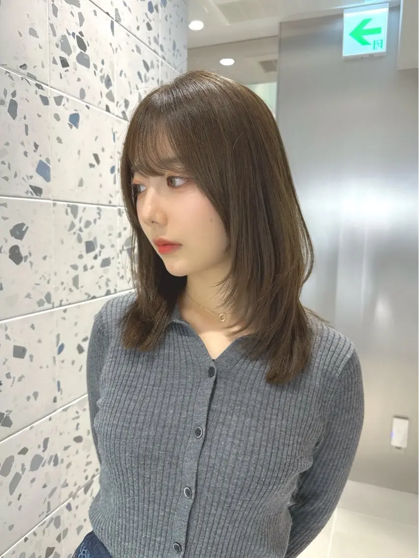 ミディアム カラー ベージュカラー ブリーチ ブリーチなしカラー オリーブベージュ カット ヘアカラー トリートメント 矢野 晃平のヘアスタイル