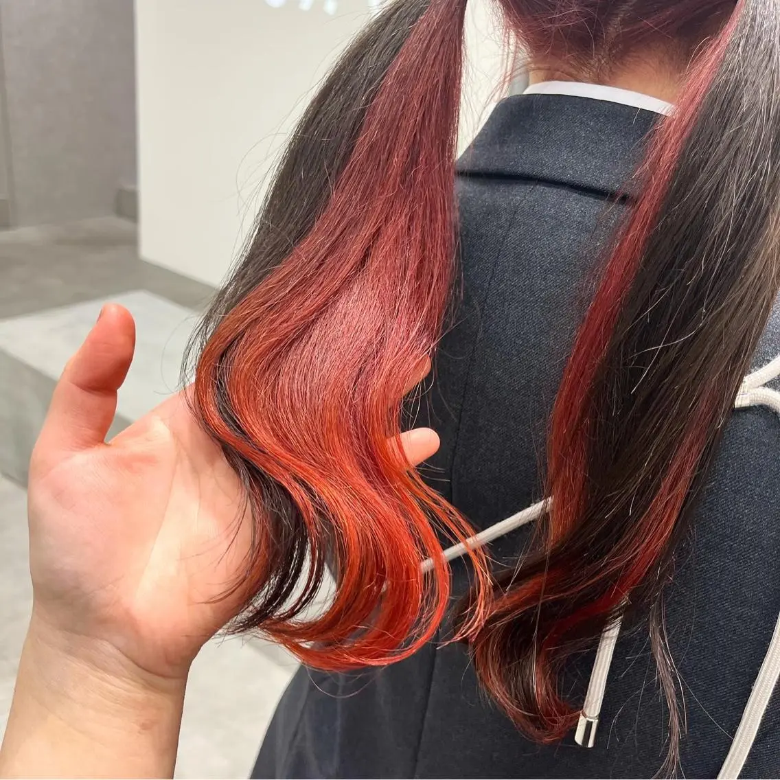カラー ブリーチ オレンジ 中村 彩夏のヘアスタイル