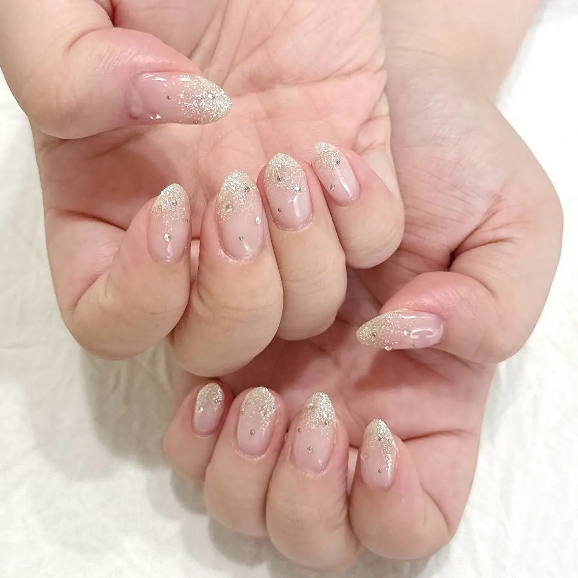 ネイル ラメ(グリッター) ラメグラデーション シルバー ストーンネイル ハンドネイル peaberry nailのネイルデザイン