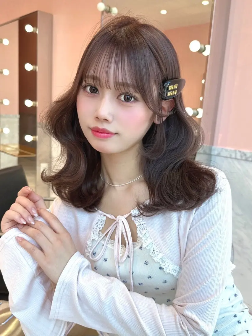 ミディアム カラー 透明感カラー グレージュ オレンジ カット ヘアカラー トリートメント LOUIS しおりのヘアスタイル
