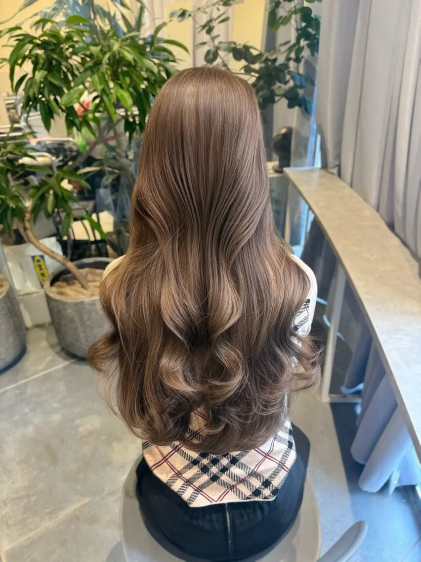 ロング ヘアカラー トリートメント 韓国レイヤー/透明感 カラー🦋mioのヘアスタイル
