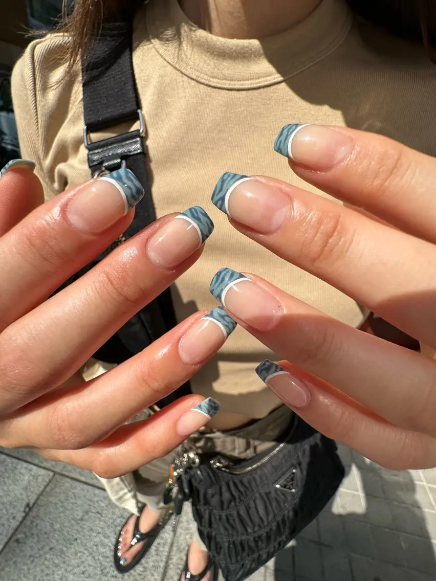 ネイル アートネイル フレンチネイル キラキラネイル ラメ(グリッター) ロングネイル SHIORI 📍渋谷 / 円山町のネイルデザイン