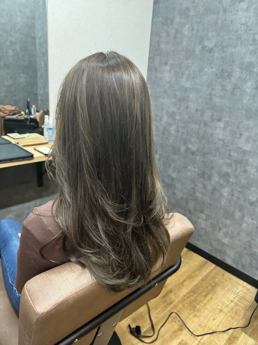 ロング カラー アッシュ ベージュカラー 透明感カラー トリートメント reeed konnoのヘアスタイル