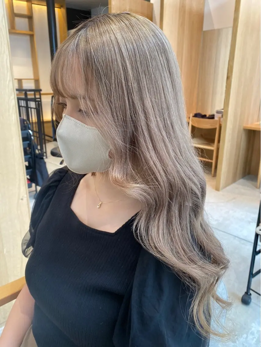 ロング カラー パーマ ヘアアレンジ ベージュカラー ブリーチ 透明感カラー グレージュ ラベンダーカラー 中顔面短縮カット🪽 レイヤー🥀コウヘイのヘアスタイル