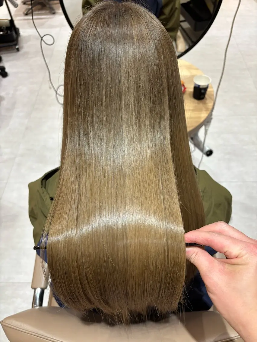 ロング カラー ブリーチ 透明感カラー ブリーチなしカラー 髪質改善 ヘアカラー トリートメント 京都駅/透明感カラー /髪質改善/岩崎拓郎のヘアスタイル