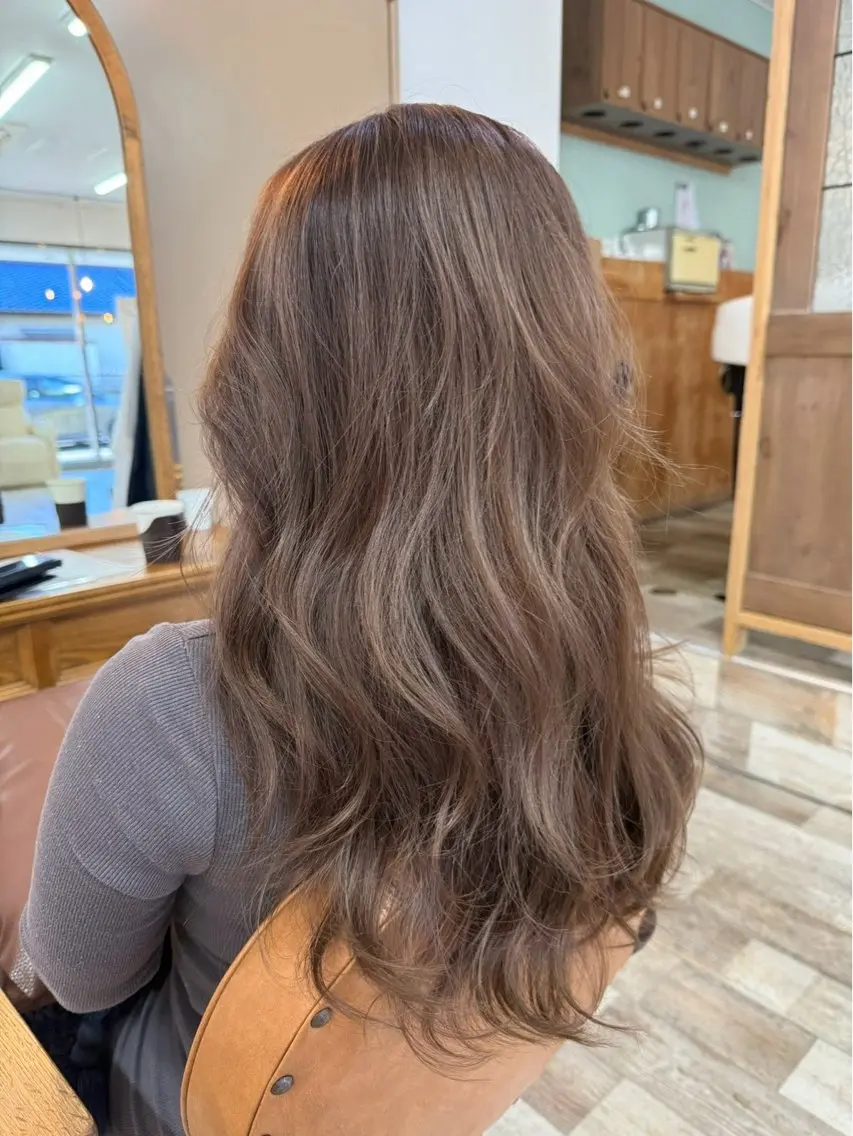 ロング ヘアカラー Rin ku-to andCのヘアスタイル