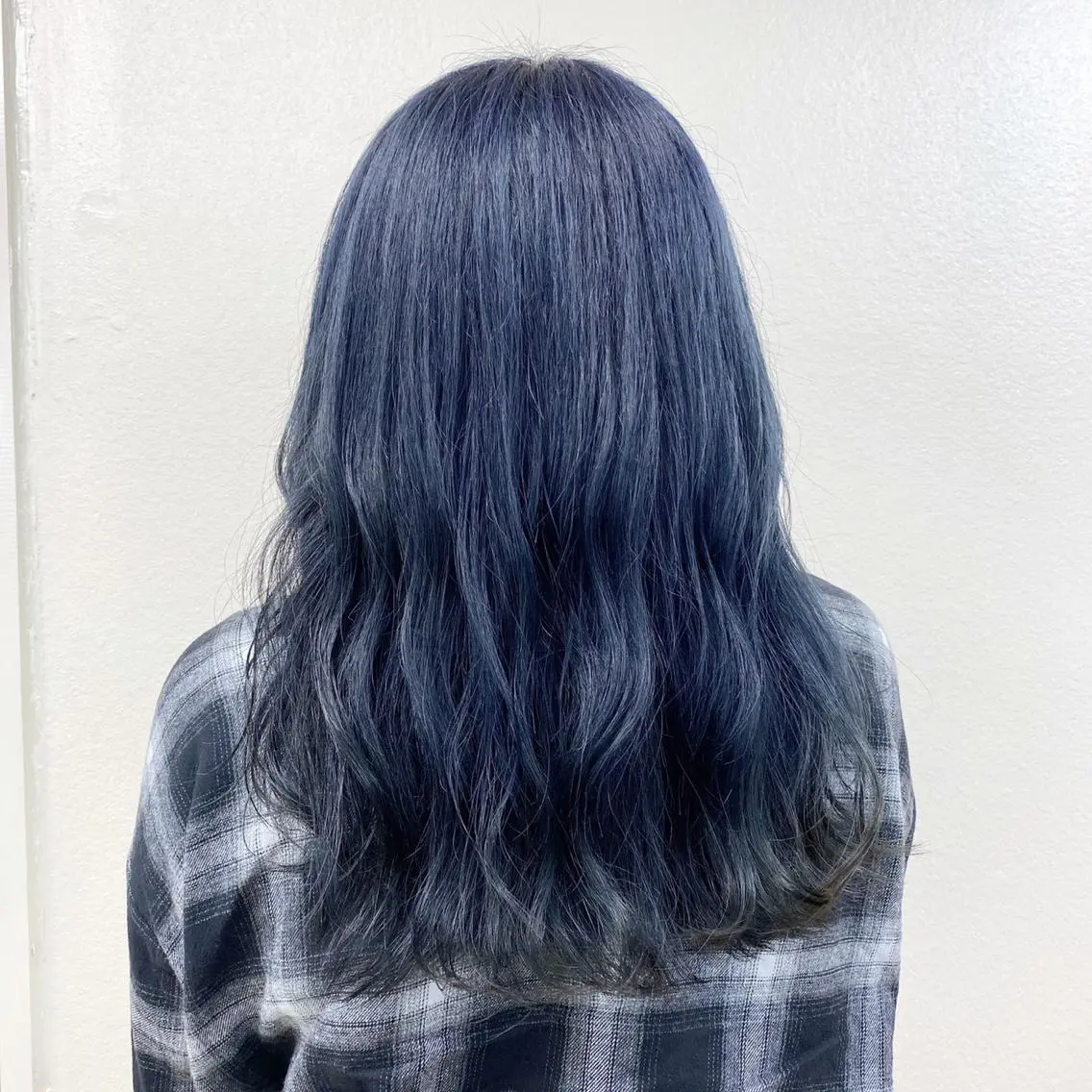 セミロング カラー ヘアアレンジ ブリーチ ブルーカラー 透明感カラー グラデーションカラー ハイトーンカラー ダブルカラー｜ なおき｜池袋美容師のヘアスタイル