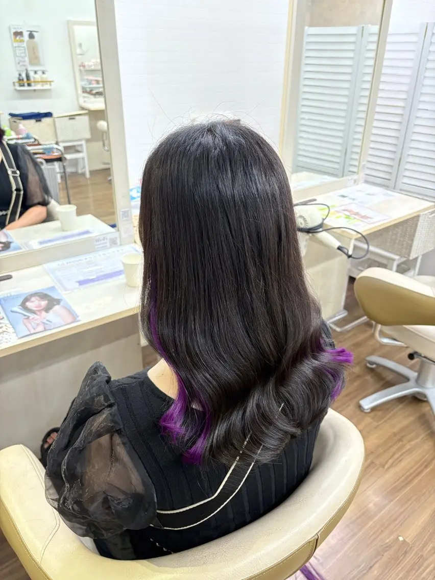 ミディアム カラー 黒髪 インナーカラー パープルカラー エクステ エクステ GLOSS 心斎橋 山上のヘアスタイル