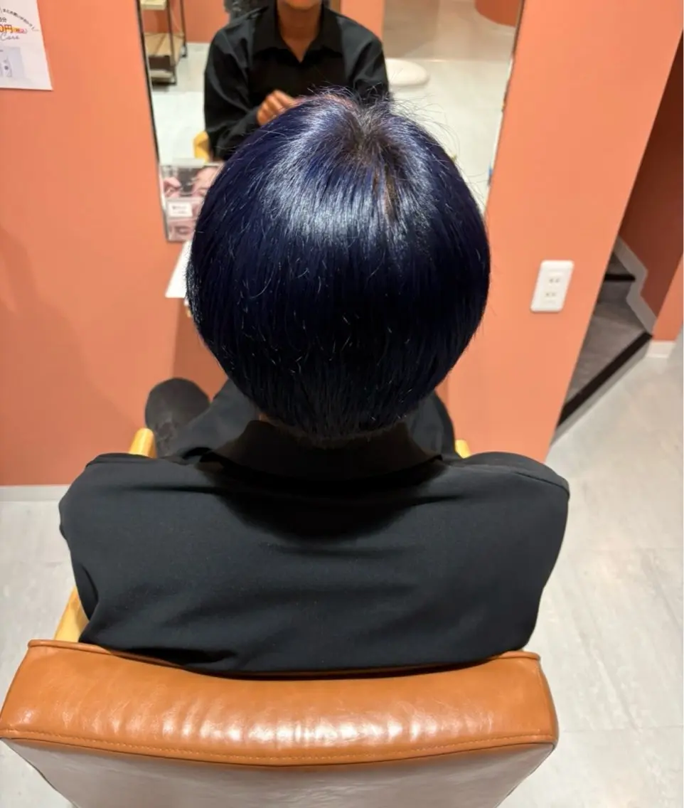 カラー ブリーチ ブルーカラー TAMAMI カラーモデル募集中のヘアスタイル