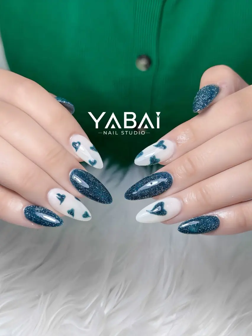 ネイル ブルー ハート キラキラネイル 韓国ネイル ラメ(グリッター) YABAI NailStudioのネイルデザイン