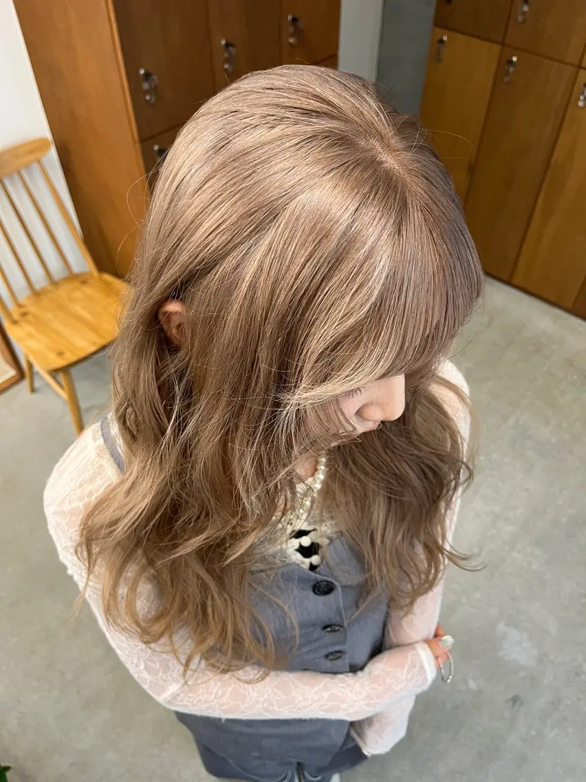 ロング カット ヘアカラー トリートメント ミルクティーベージュ るい名駅のヘアスタイル