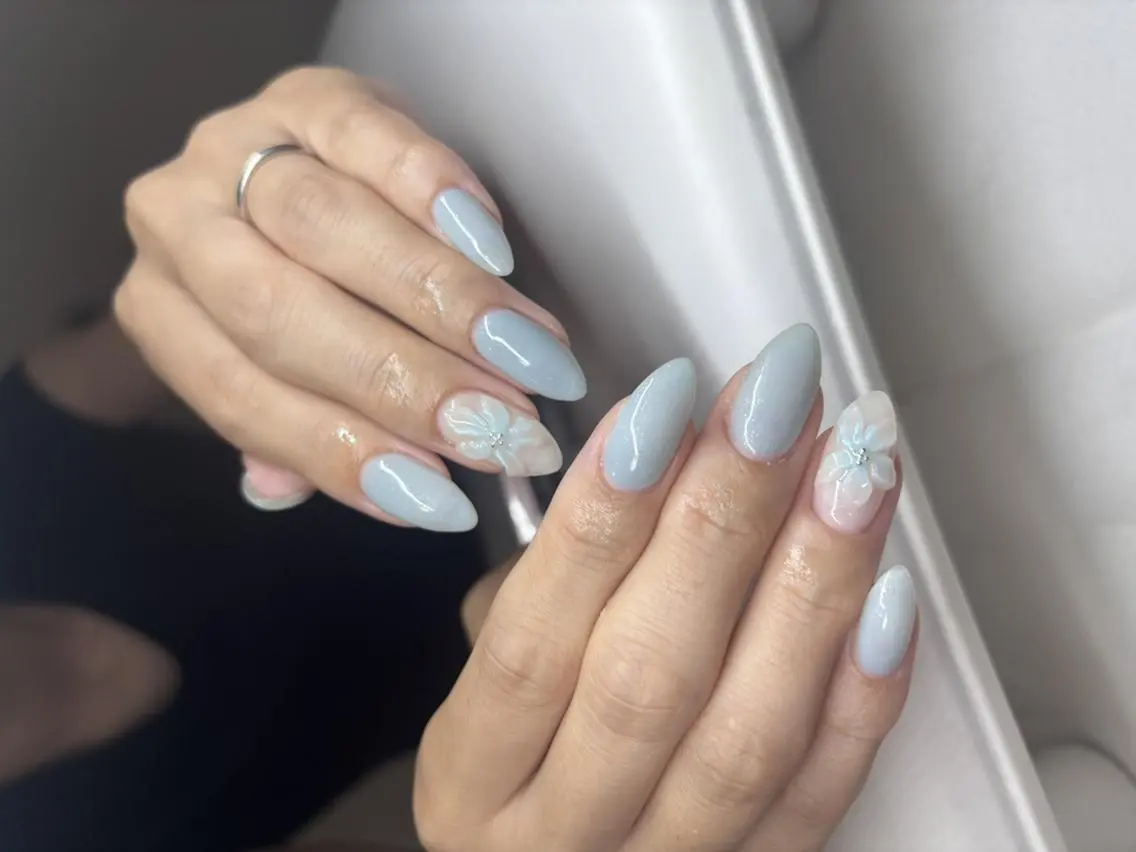 ネイル アートネイル オーロラネイル フレンチネイル ジェルネイル ガラスフレンチ JISOO ANA.CHUOのネイルデザイン