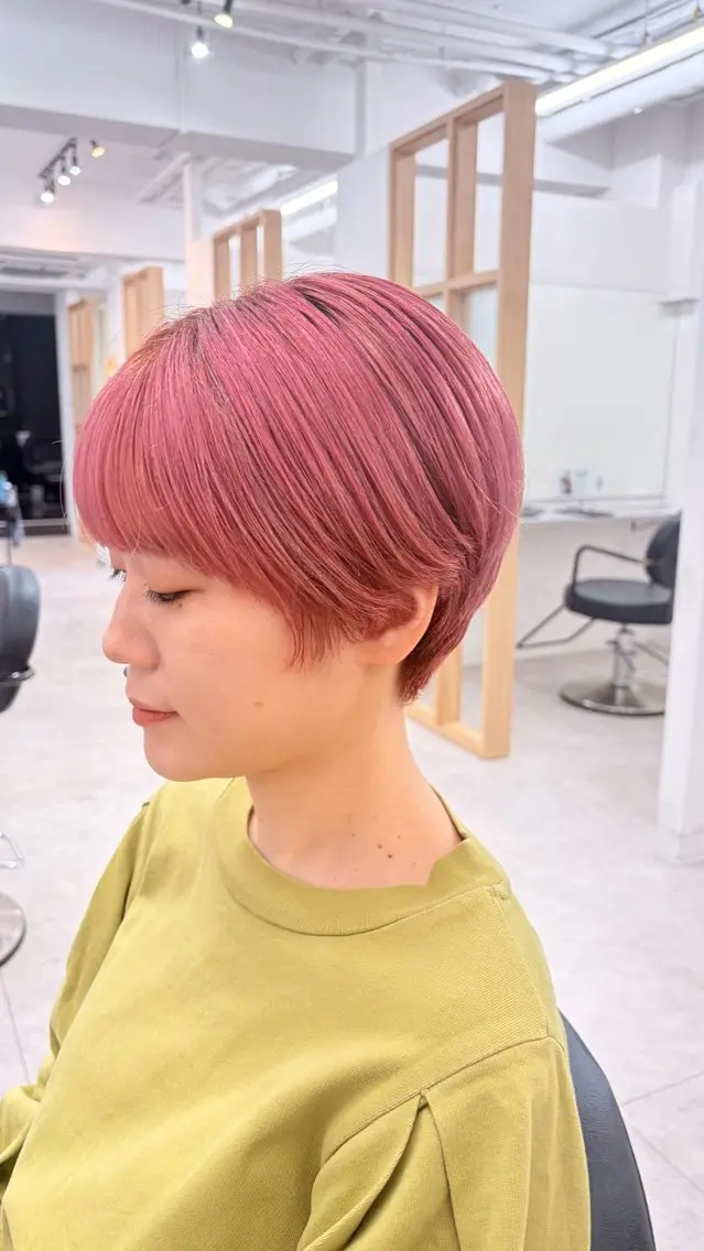 ショート カラー 透明色艶カラー× レイヤー/ツバサのヘアスタイル