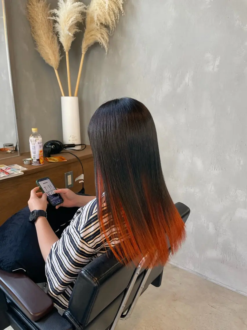 セミロング カラー 黒髪 ブリーチ ブルーカラー ブルーブラック インナーカラー ✂︎SAITOU AKIRA✂︎のヘアスタイル