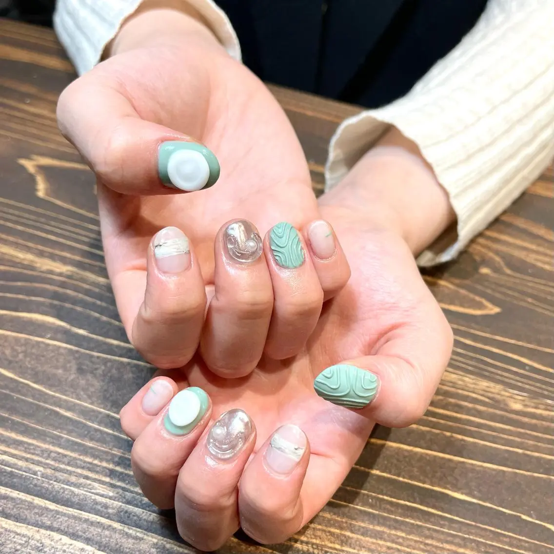 ネイル アートネイル ジェルネイル ニュアンスネイル オフィスネイル シンプルネイル ハンドネイル kinjo yuaのネイルデザイン