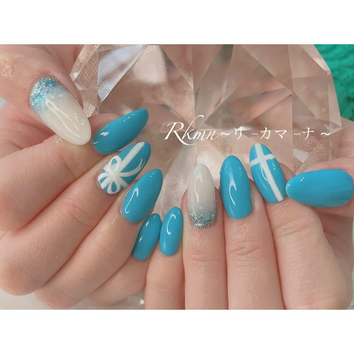 ネイル アートネイル ブルー ラメ(グリッター) ラメグラデーション リボン ハンドネイル フットネイル ハンドケア Rkmn ~リ-カマ-ナ~のネイルデザイン