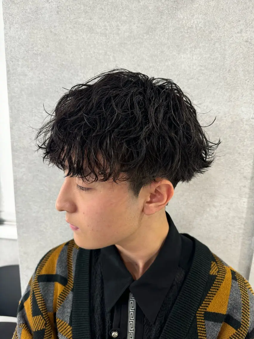 ショート カラー パーマ ヘアアレンジ メンズ センターパート メンズハイライト メンズメッシュ マッシュ メンズパーマ カット パーマ トリートメント ヘッドスパ ヘアセット 仕上がり満足度No. 1🔥BLUCK🔥のヘアスタイル