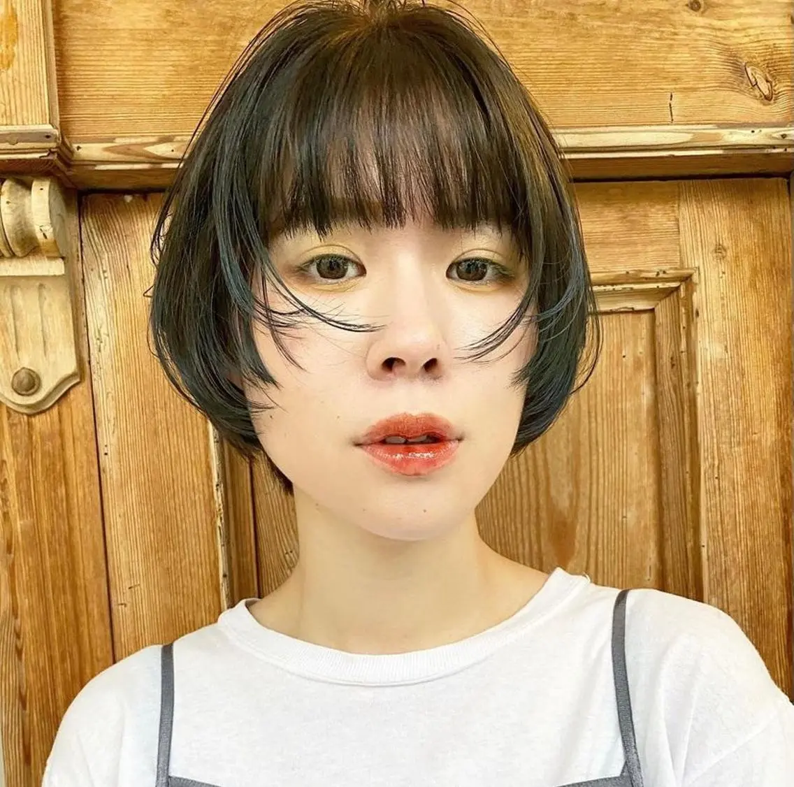 ショート カラー ヘアアレンジ ミストバング ベージュカラー ブリーチ ブロンド ケアブリーチ カット 福岡似合わせレイヤー /ウルフ/ハイトーンのヘアスタイル