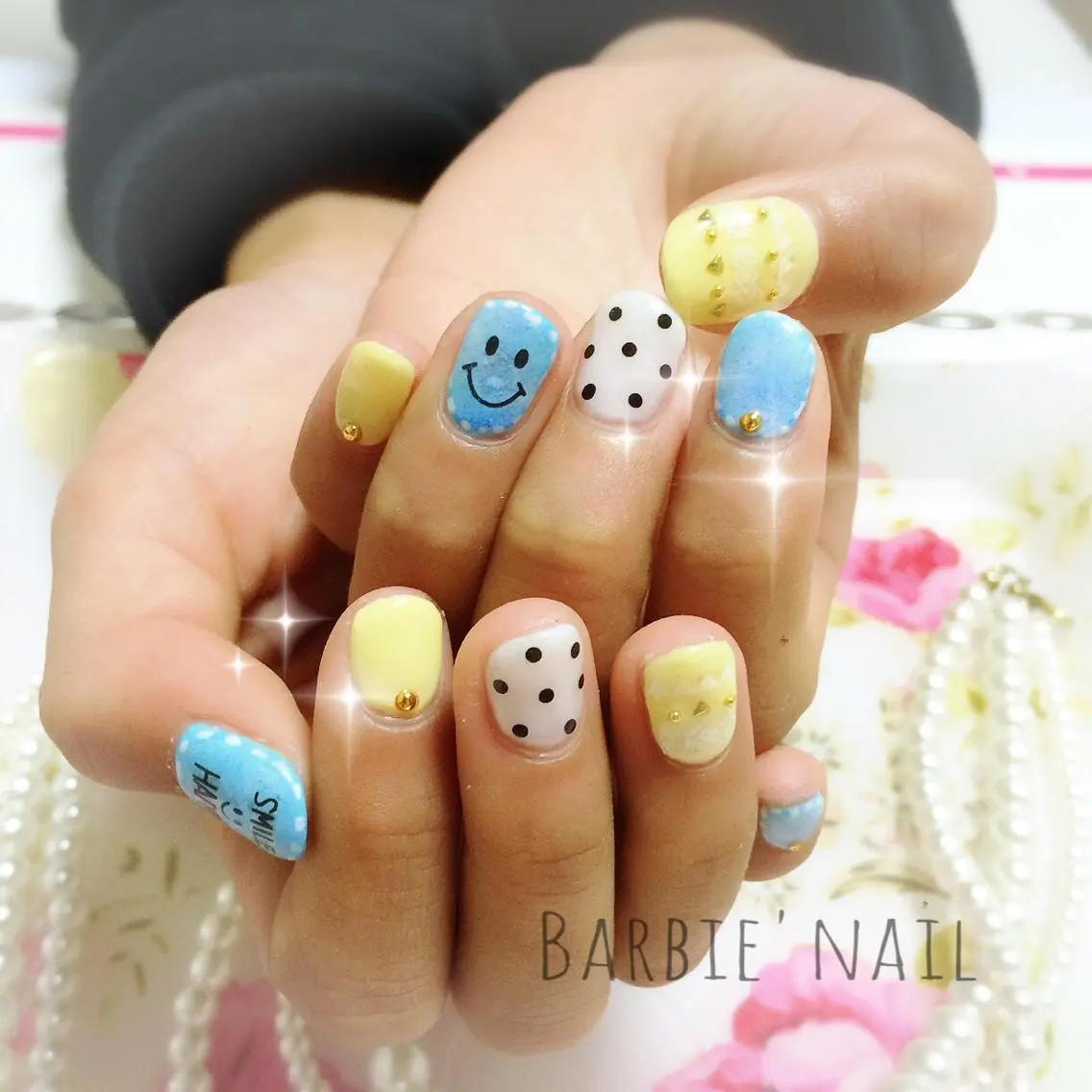 ネイル ドット 春ネイル 黄色 27salon yuinaのネイルデザイン
