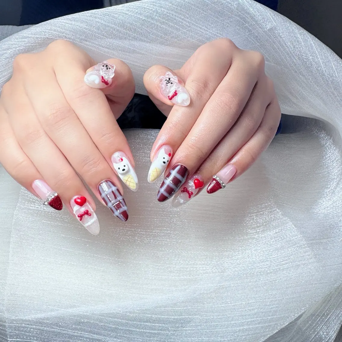 ネイル チークネイル フレンチネイル グラデーション 韓国ネイル マグネットネイル ハンドネイル Hana Nailのネイルデザイン