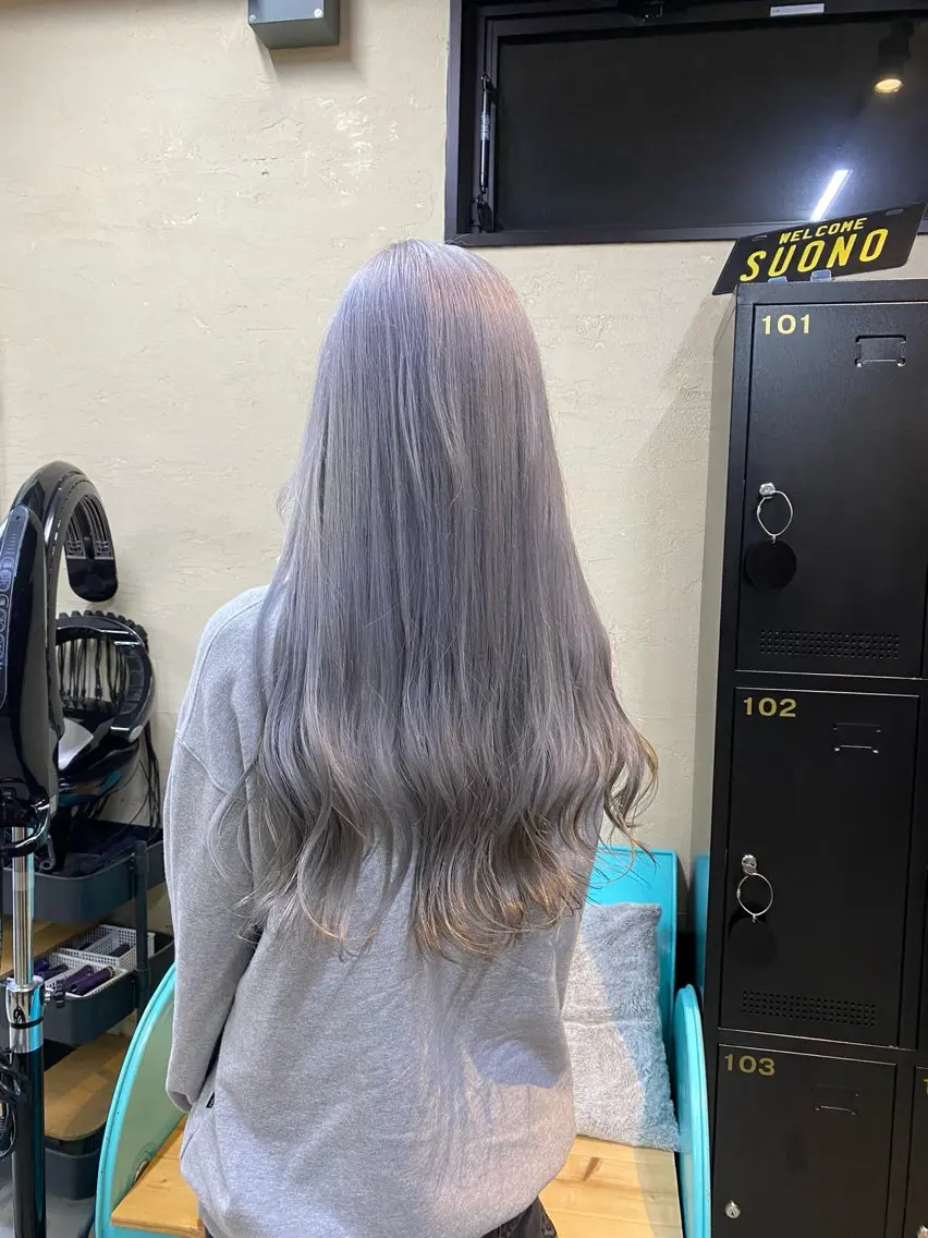 ロング カラー ブリーチ ケアブリーチ シルバー ホワイトシルバー ブリーチムラ修正 /ハイトーン/青砥大のヘアスタイル