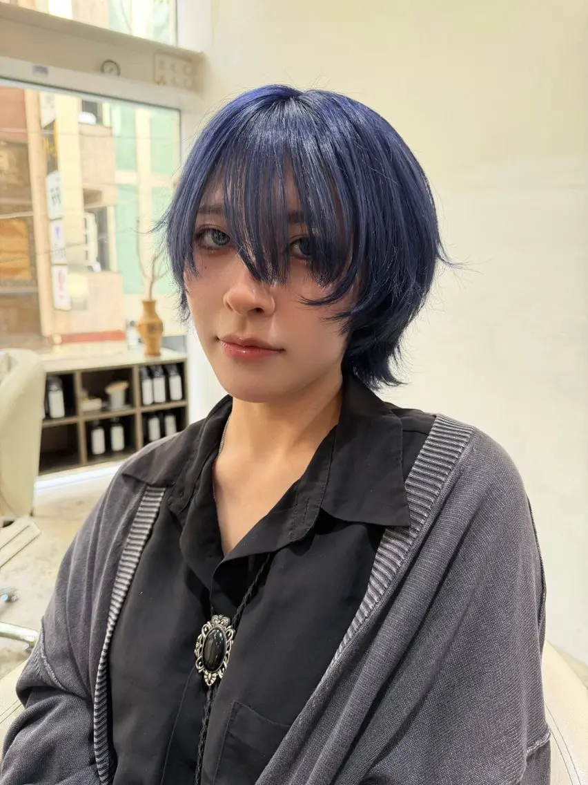 ショート カラー ブリーチ ブルーカラー デザインカラー ハイライトカラー ハイトーンカラー ヘアカラー makoto 池袋 カット 縮毛矯正のヘアスタイル