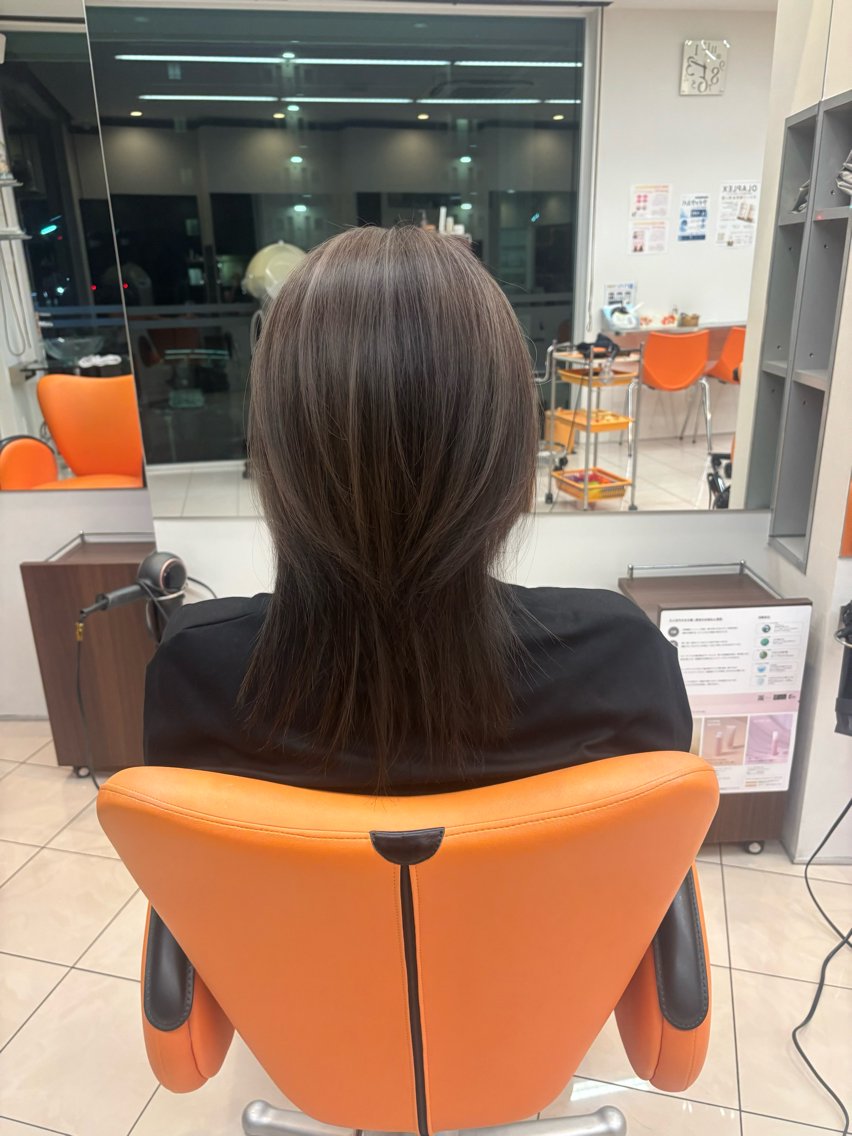 セミロング カラー グレージュ メッシュ ヘアカラー 米本 実桜のヘアスタイル