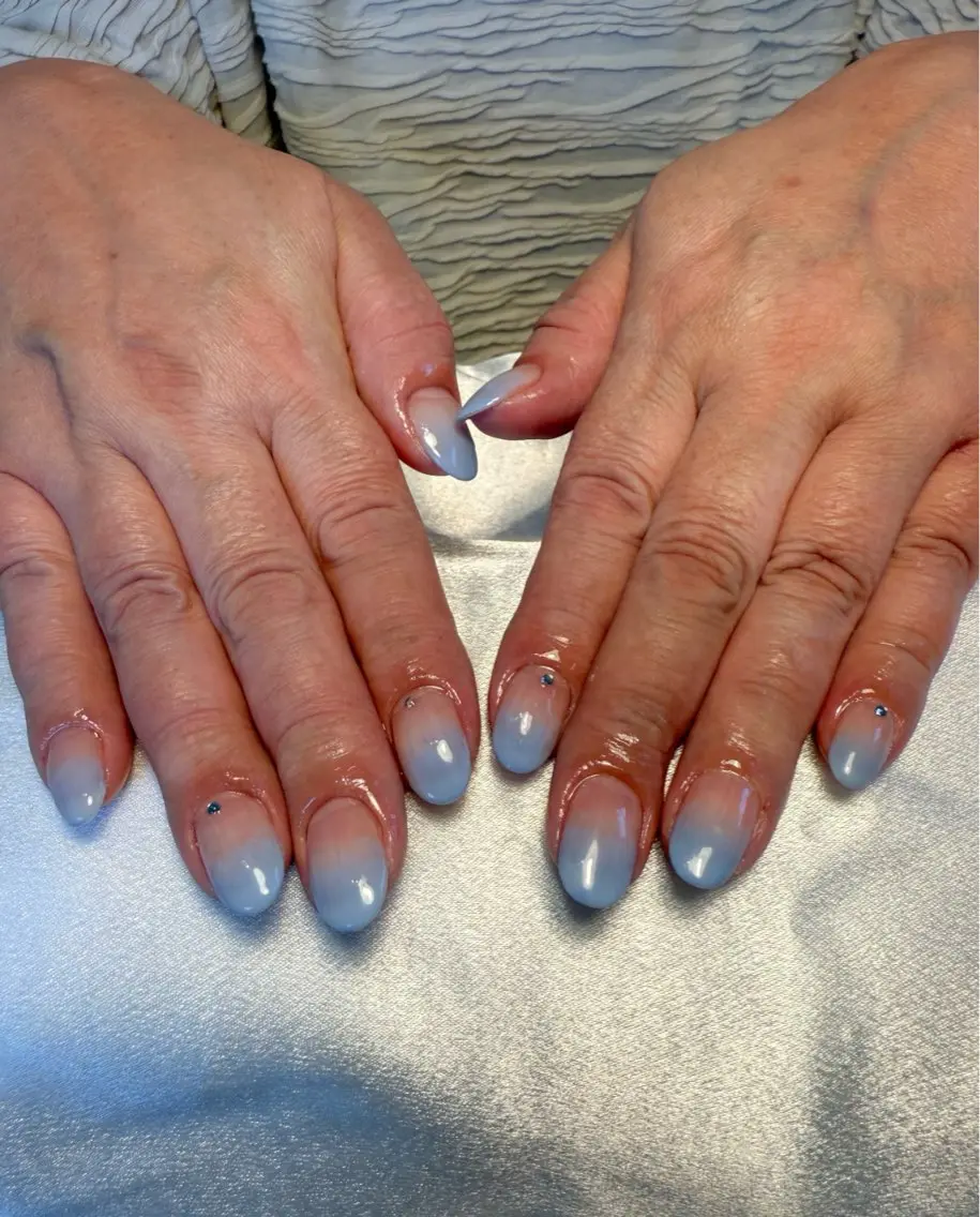 ネイル ブルー グラデーション オフィスネイル シンプルネイル 夏ネイル ハンドネイル nail salon Estelleのネイルデザイン