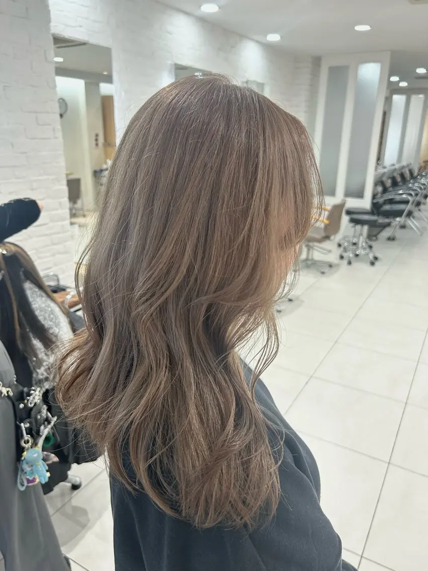 ロング 🍂透明感ベージュ カラー🍂森部杏菜のヘアスタイル